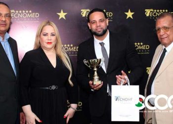 Tecnomed Caribbean entrega galardón empleado del año 2022
