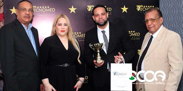 Tecnomed Caribbean entrega galardón empleado del año 2022