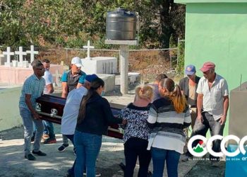 Sepultan restos hombre mató sus dos hijos y se suicidó en Ocoa