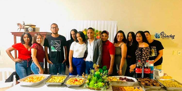 ASEUNO celebra compartir navideño