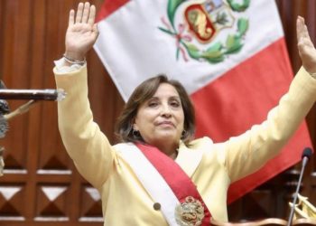Dina Boluarte, la primera mujer presidenta de Perú que asumió el cargo tras la destitución de Pedro Castillo