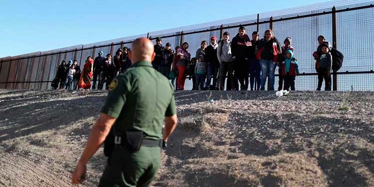 Estados Unidos expulsará a México a migrantes de países que intenten cruzar a su territorio de manera irregular