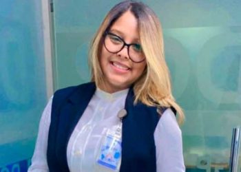 Karen Díaz; la joven de 28 años que dirige Oficina Pasaportes de Azua