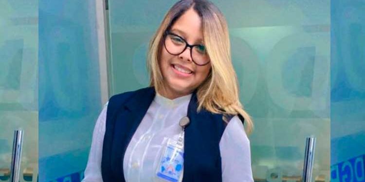 Karen Díaz; la joven de 28 años que dirige Oficina Pasaportes de Azua