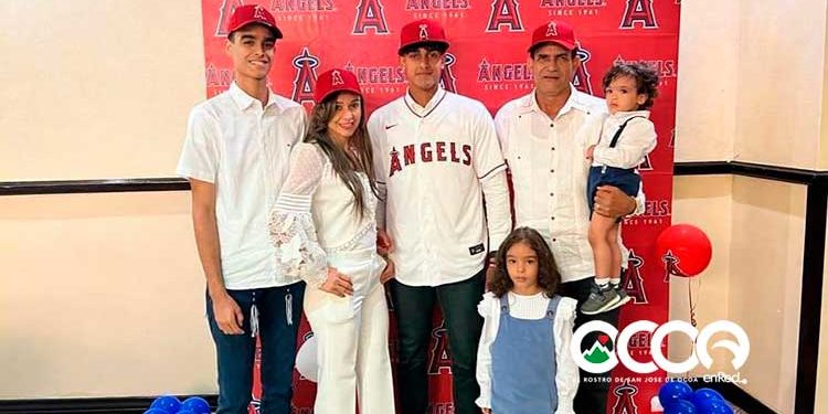 Jovencito de Sabana Larga logra su sueño; firma con los Angelinos de Anaheim