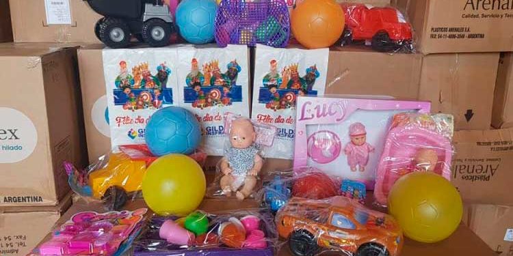 Entregan juguetes a niños de diferentes barrios de La Ciénaga