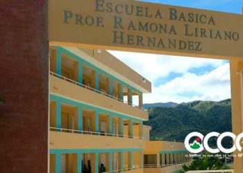 Apresan estudiante supuestamente trato agredir con arma blanca a profesora, tras esta quitarle un “vape”