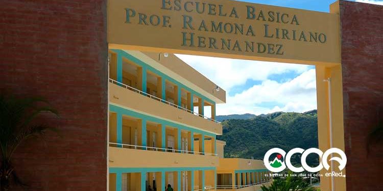 Apresan estudiante supuestamente trato agredir con arma blanca a profesora, tras esta quitarle un “vape”