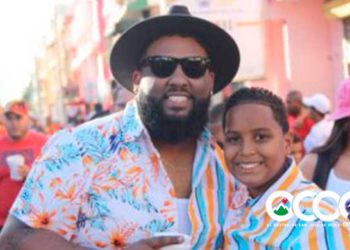 Musicólogos ocoeños realizan encendido de velas por   muerte de niño en Santiago