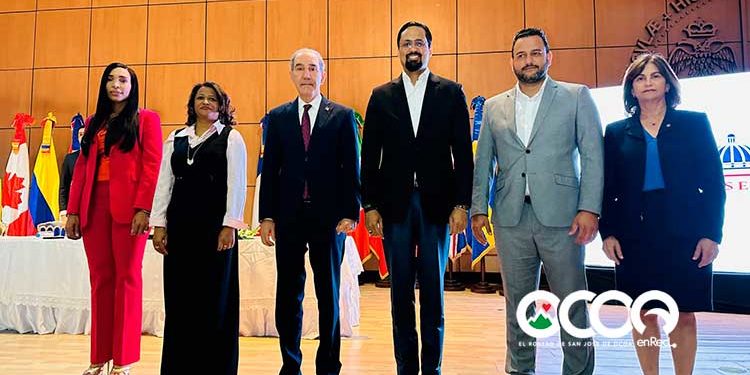 MESCYT lanza convocatoria para otorgar más 2 mil becas internacionales a jóvenes dominicanos