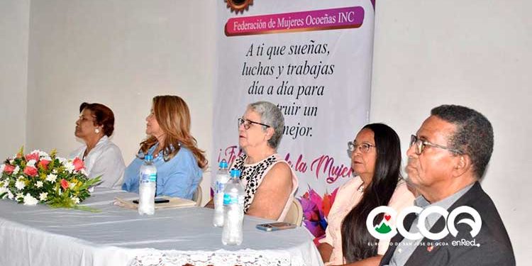 Federación de Mujeres Ocoeñas hace reconocimientos a féminas de la provincia