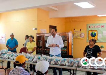 Aneudy Ortiz Sajiun entrega 5 mil combos para habichuelas con dulce por motivo de Semana Santa