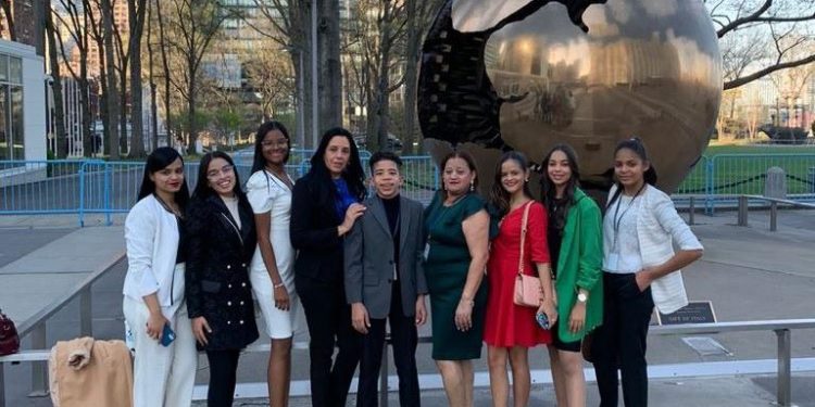 Estudiantes ocoeños participan en el evento Global Muners en NY; reciben premio Delegación Distinguida