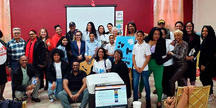 Dominicana Priscila Luna realiza charla dinámica sobre el autismo
