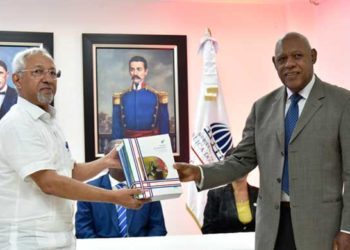 Ministerio de Educación recibe primera partida de libros de textos para ser utilizados en el próximo año escolar