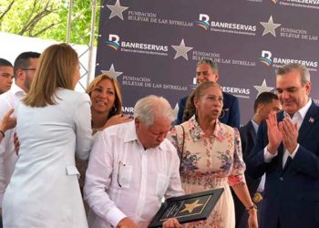 Artista ocoeño reconocido por la Fundación Bulevar de las Estrellas