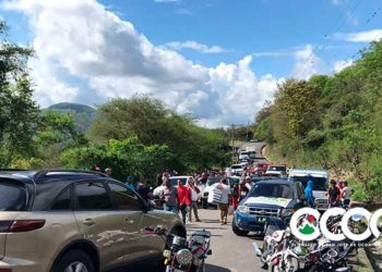 Habitantes de zona alta El Pinar realizan huelga en demanda de reconstrucción de carretera