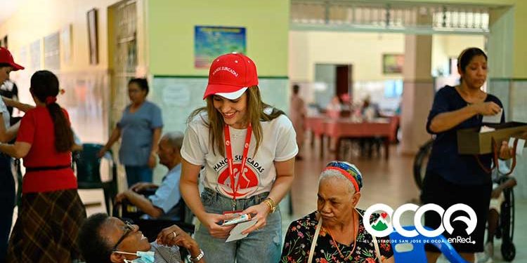 Mayra Delgado y Manos Surcadas regocijan las madres del Hogar San Francisco de Asís