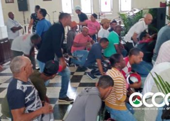 Comunitarios ocupan iglesia en Ocoa para exigir arreglo de carretera del Naranjal