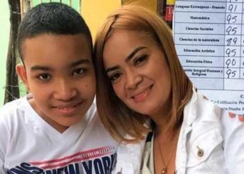 Estudiante con parálisis cerebral se gradúa con honores en escuela de Sabana Larga