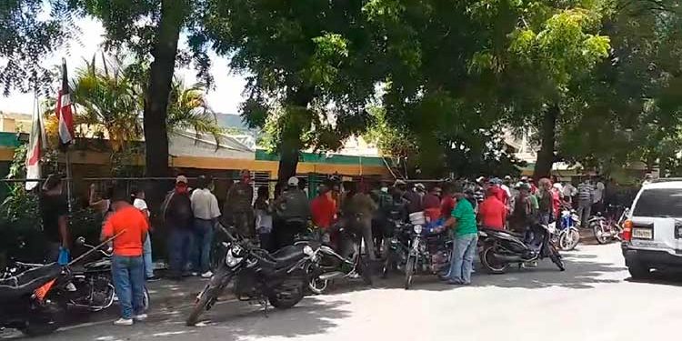 Renuncia empelada de Comedores Económicos del Estado  en Ocoa por atropellos y maltratos de encargada