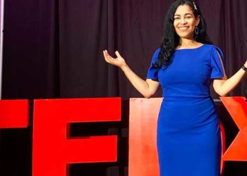Ocoeña  Elayna Fernandez  galardonada autora y conferencista, anuncia el lanzamiento en redes de su TEDx Talk