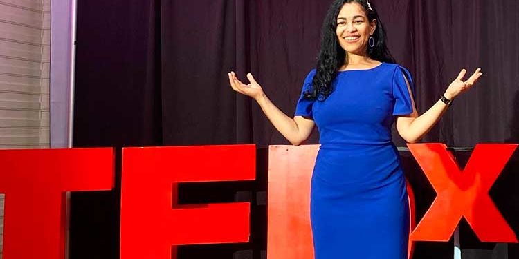 Ocoeña  Elayna Fernandez  galardonada autora y conferencista, anuncia el lanzamiento en redes de su TEDx Talk