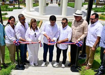 Ministro de Turismo inaugura  Parque Central en El Pinar