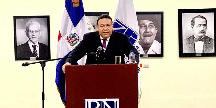 Historiador Miguel Reyes Sánchez dicta conferencia  sobre “La Trinitaria”