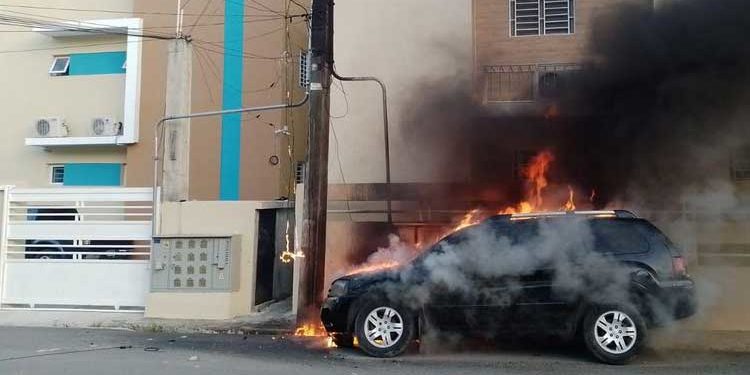 Incendio en módulo de contadores y explosión de transformador provoca incendio  vehículo comunicador