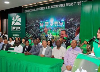 Fuerza del Pueblo juramenta Movimiento “Solidaridad con el Líder” que preside Yudelis Méndez Medina