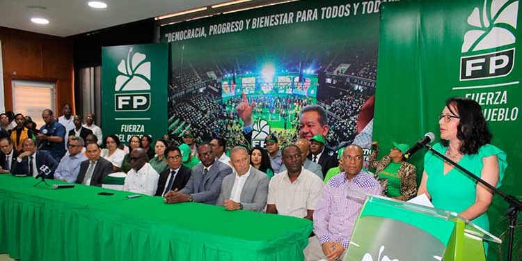 Fuerza del Pueblo juramenta Movimiento “Solidaridad con el Líder” que preside Yudelis Méndez Medina