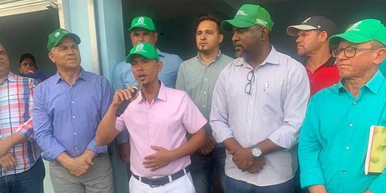 Precandidato a director, regidor y otros dirigentes del PRM en Nizao pasan a la FP