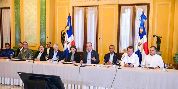 Gobierno decreta como no laborable este martes desde mediodía y miércoles completo