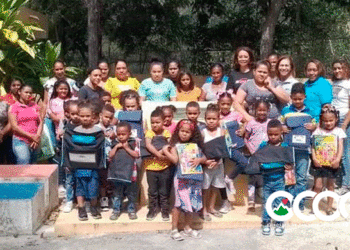 Fundación Ocoa de Pie   entrega útiles escolares en varias escuelas