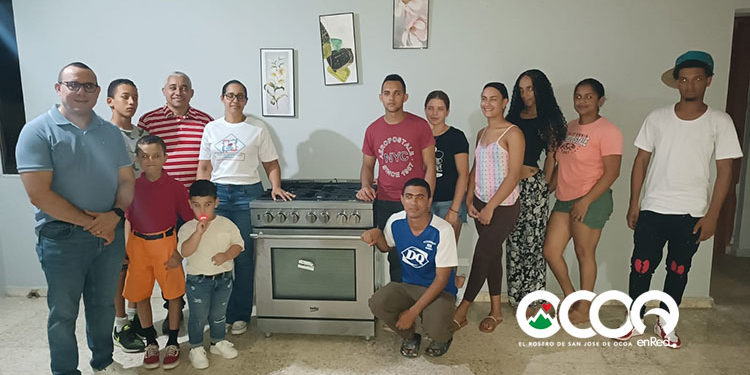 Unión de Profesionales Ocoeños entrega moderna estufa industrial a la ASEUNO