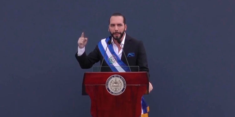 Bukele autoproclama su victoria en El Salvador y en su fiesta arremete contra los críticos