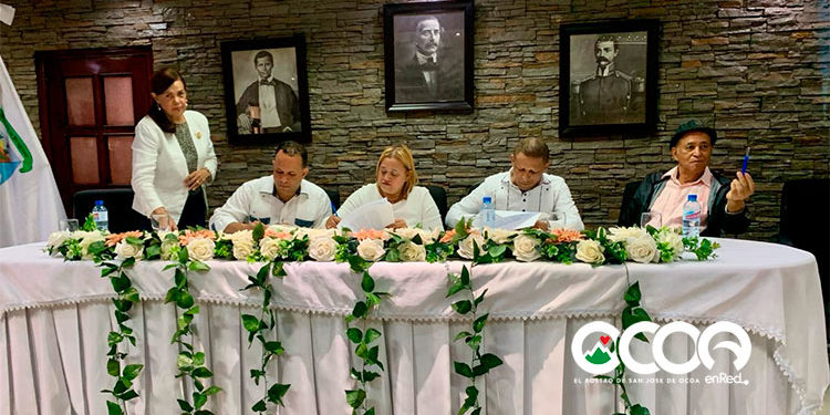 Cinco candidatos firman pacto por el desarrollo municipal de Ocoa