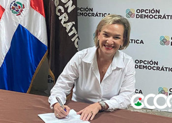 Candidata a senadora reta a sus oponentes presentar propuestas electoral en un debate