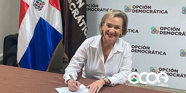 Candidata a senadora reta a sus oponentes presentar propuestas electoral en un debate