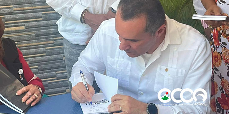 Escritor ocoeño Luis F. Subero Soto pone a circular dos obras