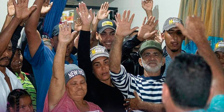 Neury Tejeda juramenta dirigentes de la Fuerza del Pueblo en Rancho Arriba