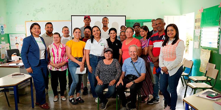 Banco BHD imparte taller de emprendimiento a agricultores de Ocoa