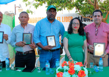Solidaridad con el Líder-Leonel, que preside Yudelis Méndez, entrega reconocimientos a dirigentes y colaboradores  en Ocoa