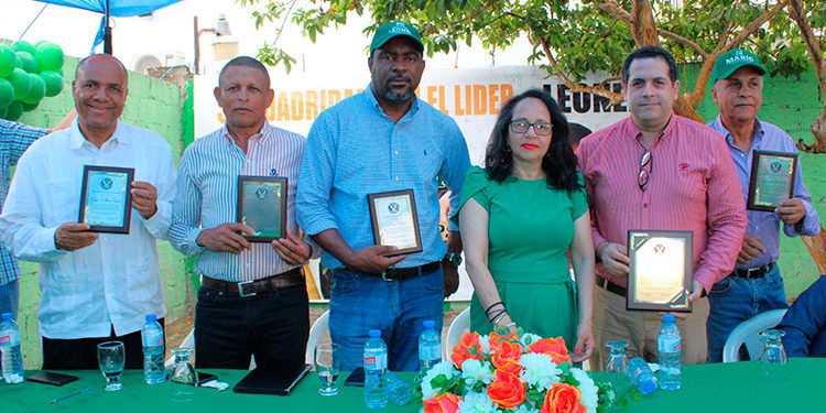 Solidaridad con el Líder-Leonel, que preside Yudelis Méndez, entrega reconocimientos a dirigentes y colaboradores  en Ocoa