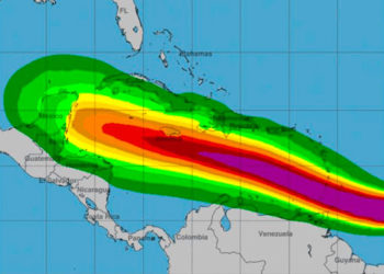 Beryl sube a huracán de categoría 4 «extremadamente peligroso»