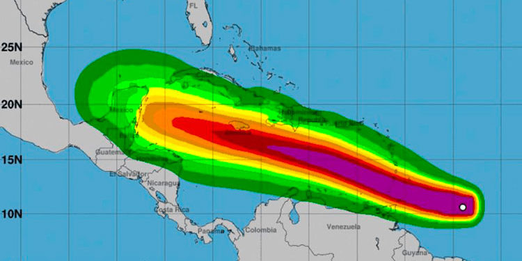 Beryl sube a huracán de categoría 4 «extremadamente peligroso»