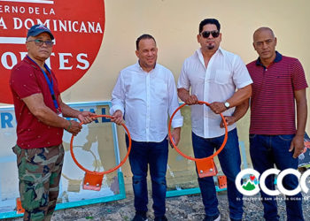 Ministerio de Deportes entrega modernos tableros a la Alcaldía de Ocoa