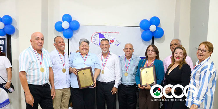 Regocijo magisterial Sabana Larga: Reconocen profesores de las familias Brea Martínez y Soto