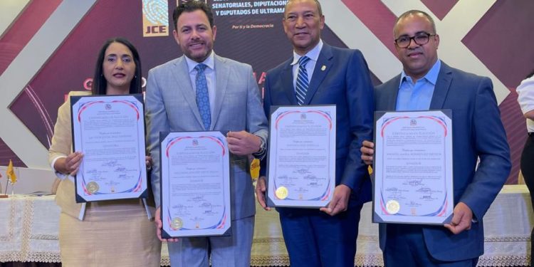 JCE entrega certificados a ganadores de elecciones presidenciales y senatoriales